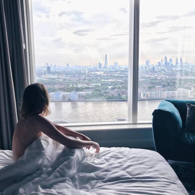 Skyview Waterside City Luxury Apartment Londres Exterior foto